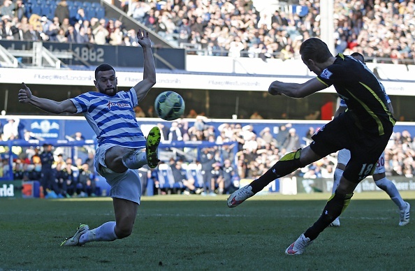 Harry Kane lua bong qua thu mon nang ty so len 2-0 hinh anh