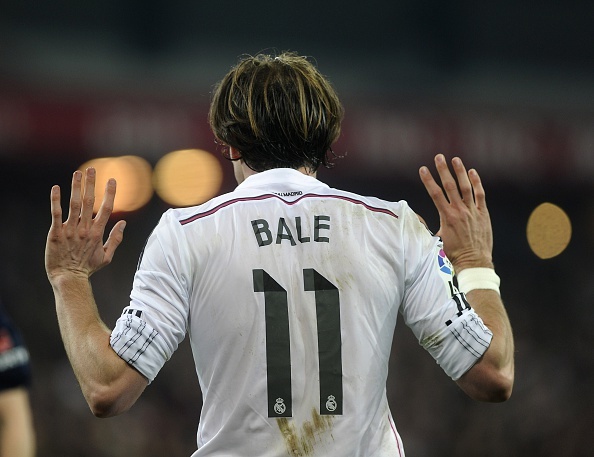 Pha sut bong tu giua san trung cot cua Gareth Bale hinh anh