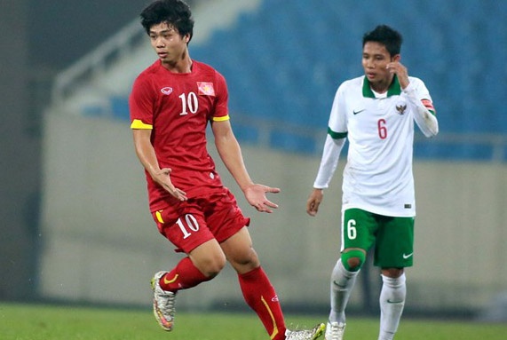 Cong Phuong no luc thi dau trong tran gap Olympic Indonesia hinh anh