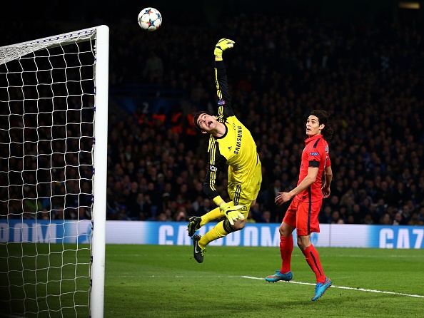 Hai pha bay nguoi cuu thua xuat than cua Thibaut Courtois hinh anh