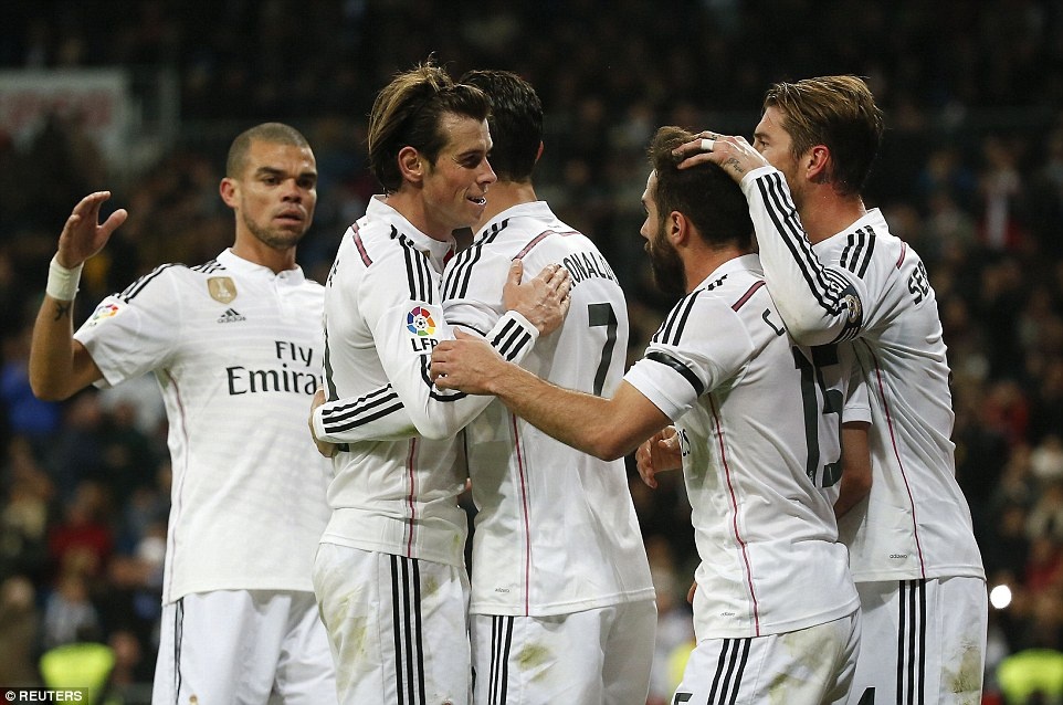 Ở vòng đấu tiếp theo, Real Madrid sẽ có chuyến hành quân đầy bão táp khi làm khách của Barcelona, đây có thể sẽ là cuộc chiến quyết định đến ngôi vô địch mùa bóng năm nay.