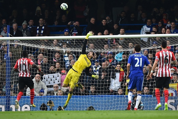 Nhung pha cuu thua xuat than cua Courtois truoc Southampton hinh anh