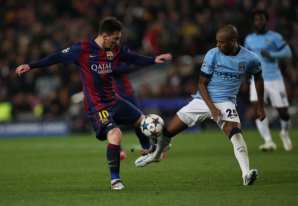 Nhung pha xau kim cua Messi voi cau thu Man City hinh anh