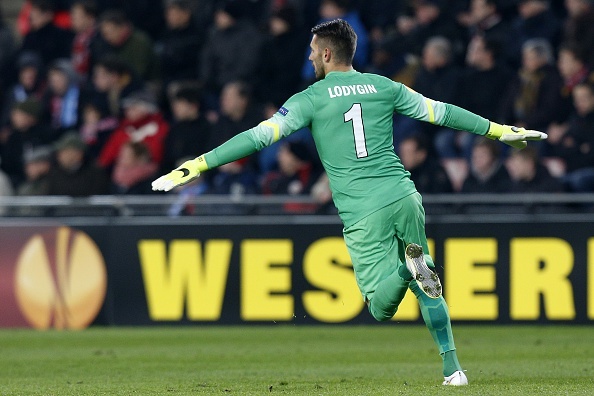 Hai pha cuu thua lien tiep ngay tren vach voi hinh anh