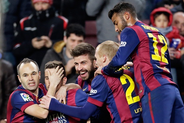 Jeremy Mathieu ghi ban sau duong kien tao cua Messi hinh anh