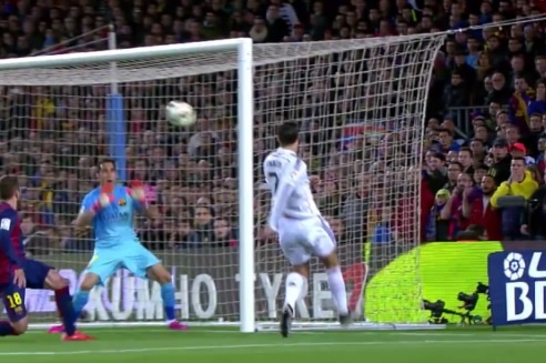 Tinh huong dut diem trung xa cua Ronaldo hinh anh