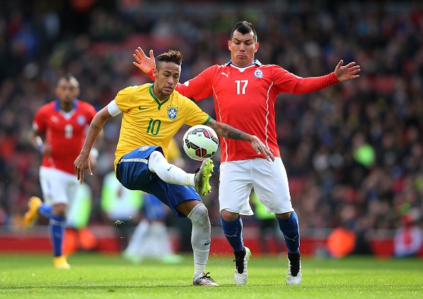 Chien thang 1-0 cua Brazil truoc Chile hinh anh
