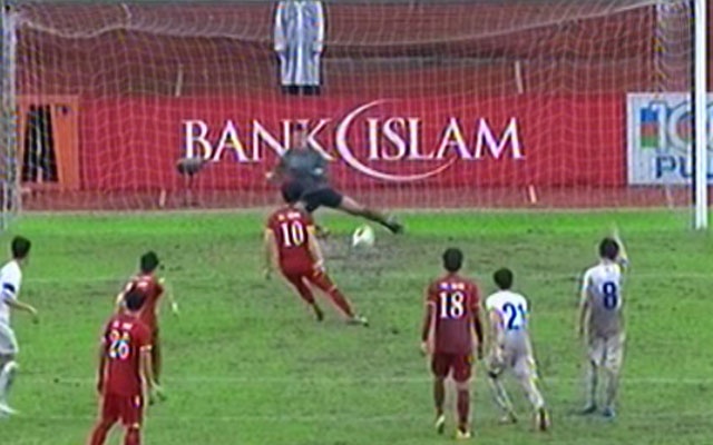 Pha ghi ban theo kieu panenka cua Cong Phuong hinh anh