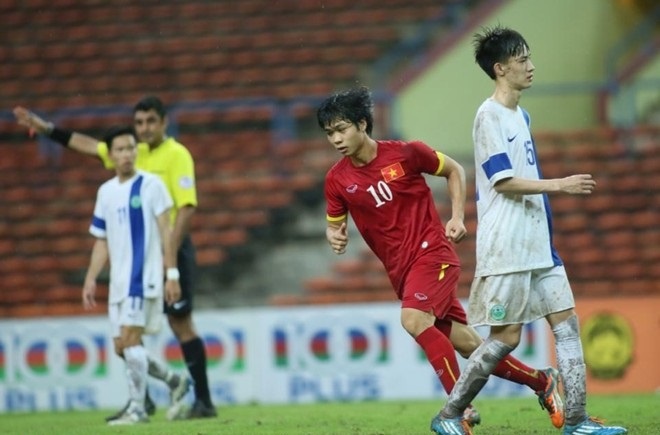 Cong Phuong hoan tat hat-trick bang cu cua long dep mat hinh anh
