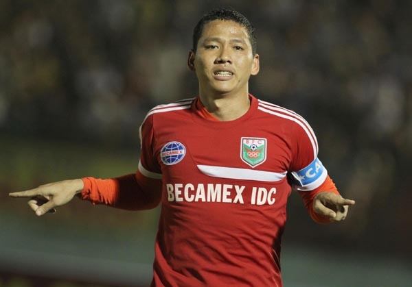 Anh Duc ghi ban giup Binh Duong thang Ha Noi T&T hinh anh