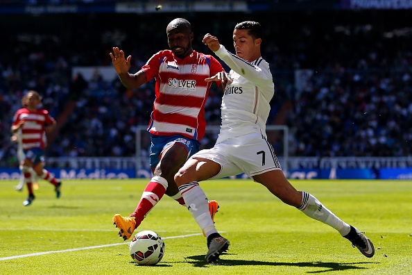 Man trinh dien tuyet hao cua Ronaldo truoc Granada hinh anh