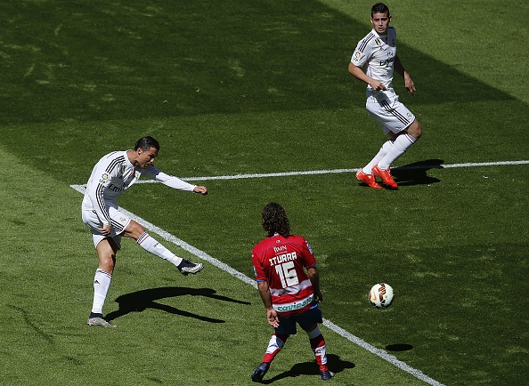 Ban thang dep vong 29 La Liga: Goi ten Ronaldo, Griezmann hinh anh