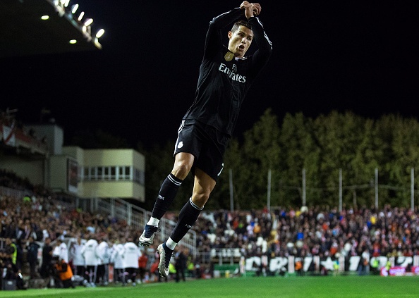 Ban thang thu 300 cua Ronaldo cho Real Madrid hinh anh