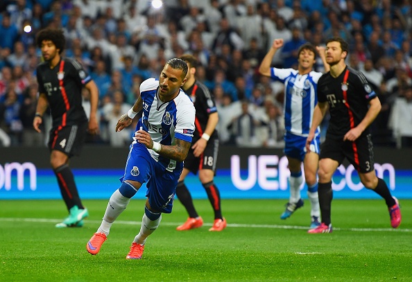 That bai 1-3 cua Bayern Munich truoc Porto hinh anh