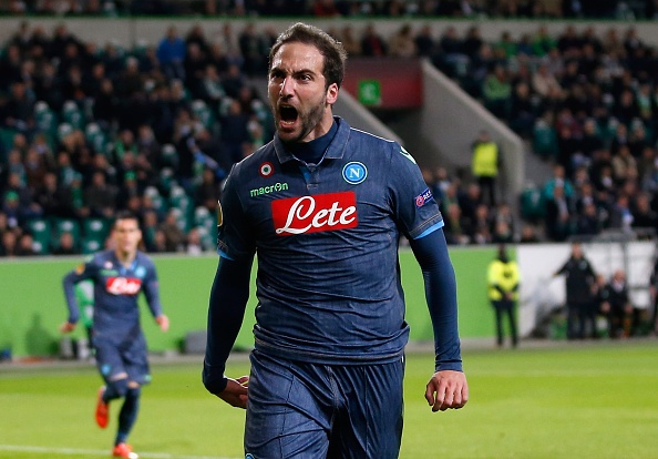 Higuain ghi ban trong tran Napoli thang Wolfsburg 4-1 hinh anh