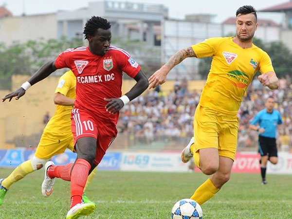 Tran hoa 1-1 kich tinh giua Thanh Hoa va B. Binh Duong hinh anh