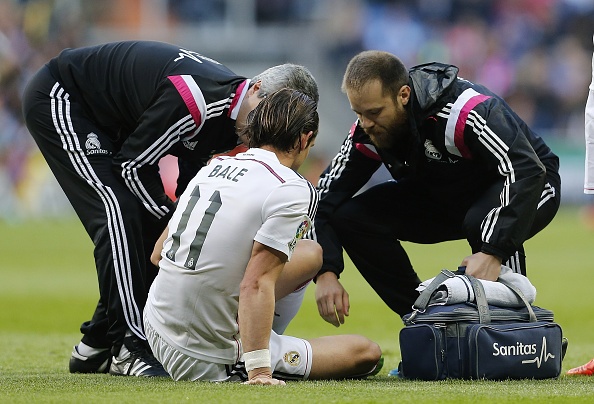 Hai pha bong dan den chan thuong cua Gareth Bale va Modric hinh anh