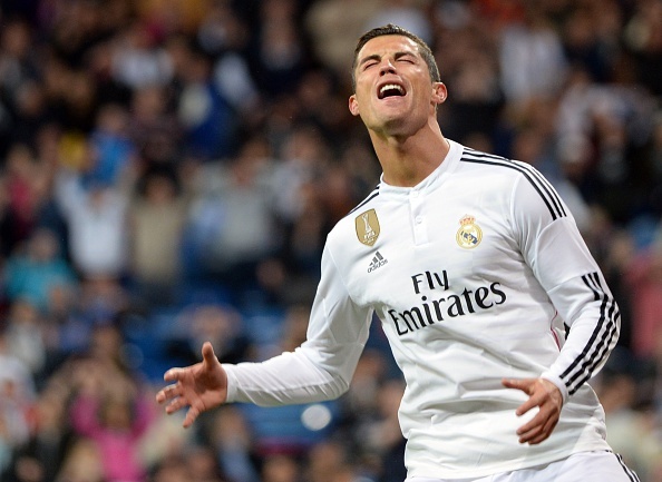 Pha sut 11 m trung cot doc cua Ronaldo hinh anh