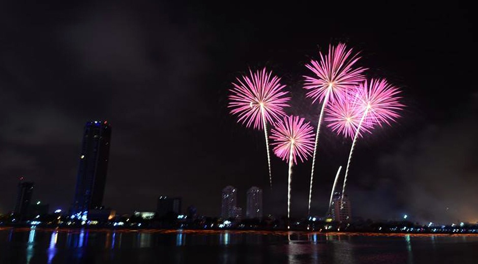 Xem toan bo man phao hoa cua doi Nam Phi hinh anh