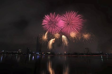 Doi My gap truc trac, trinh dien cham gan 10 phut hinh anh