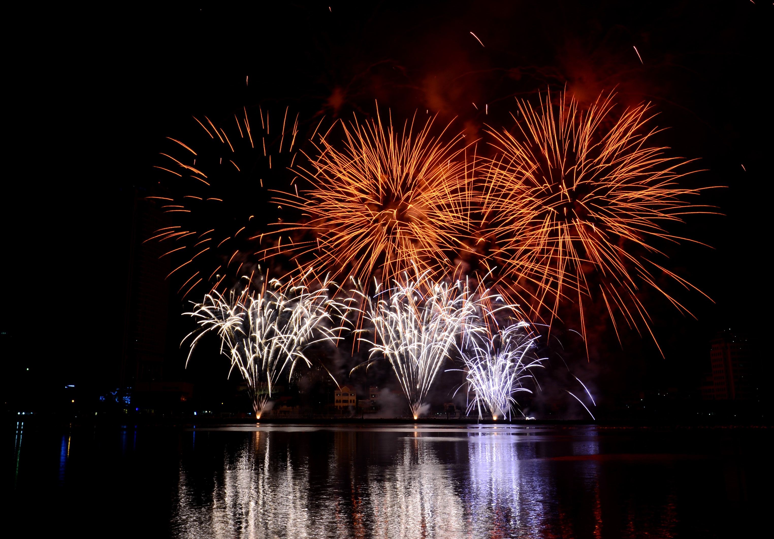 Man trinh dien phao hoa cua doi My ben song Han hinh anh