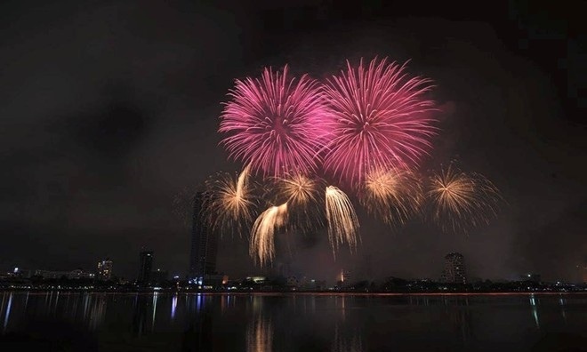 Toan bo dem thi phao hoa toi 29/4 hinh anh