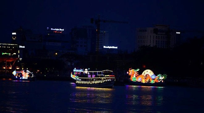 Song Han truoc gio ban phao hoa hinh anh