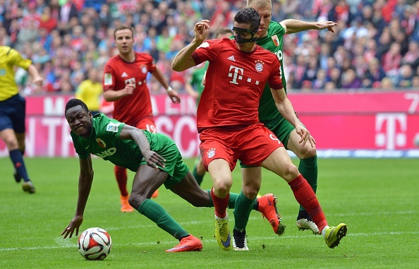 That bai 0-1 cua Bayern Munich truoc Augsburg hinh anh