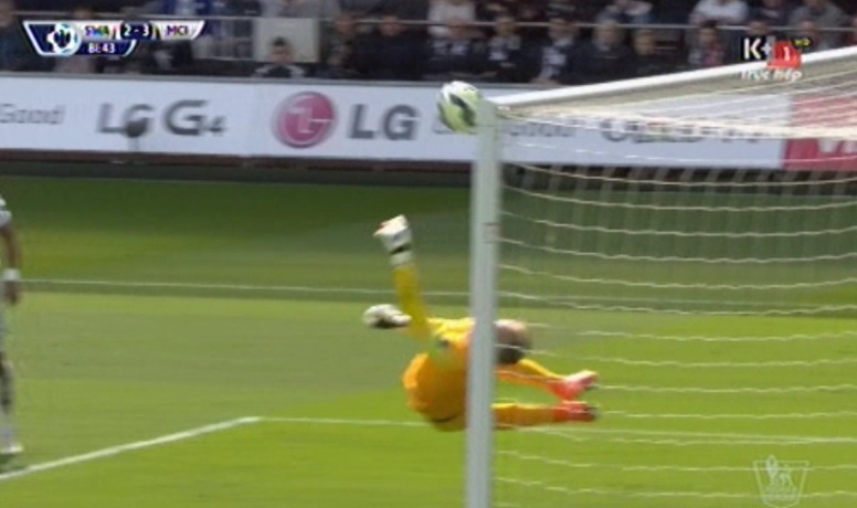 Joe Hart co hai pha cuu thua xuat than lien tiep hinh anh