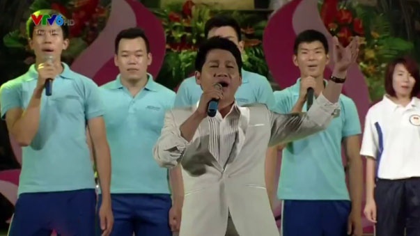 Trong Tan va cac VDV bieu dien tai le xuat quan SEA Games hinh anh