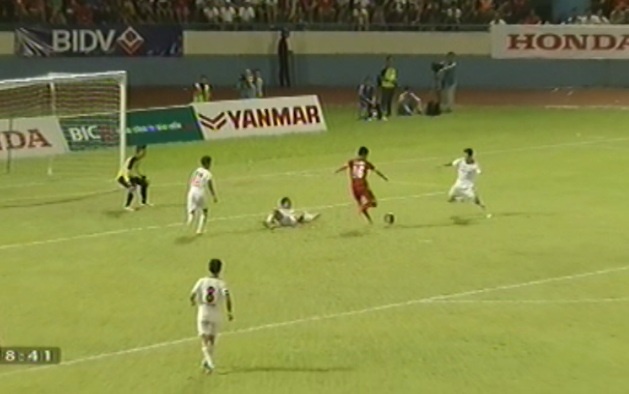 Thanh Binh nang ty so len 2-1 cho U23 Viet Nam hinh anh