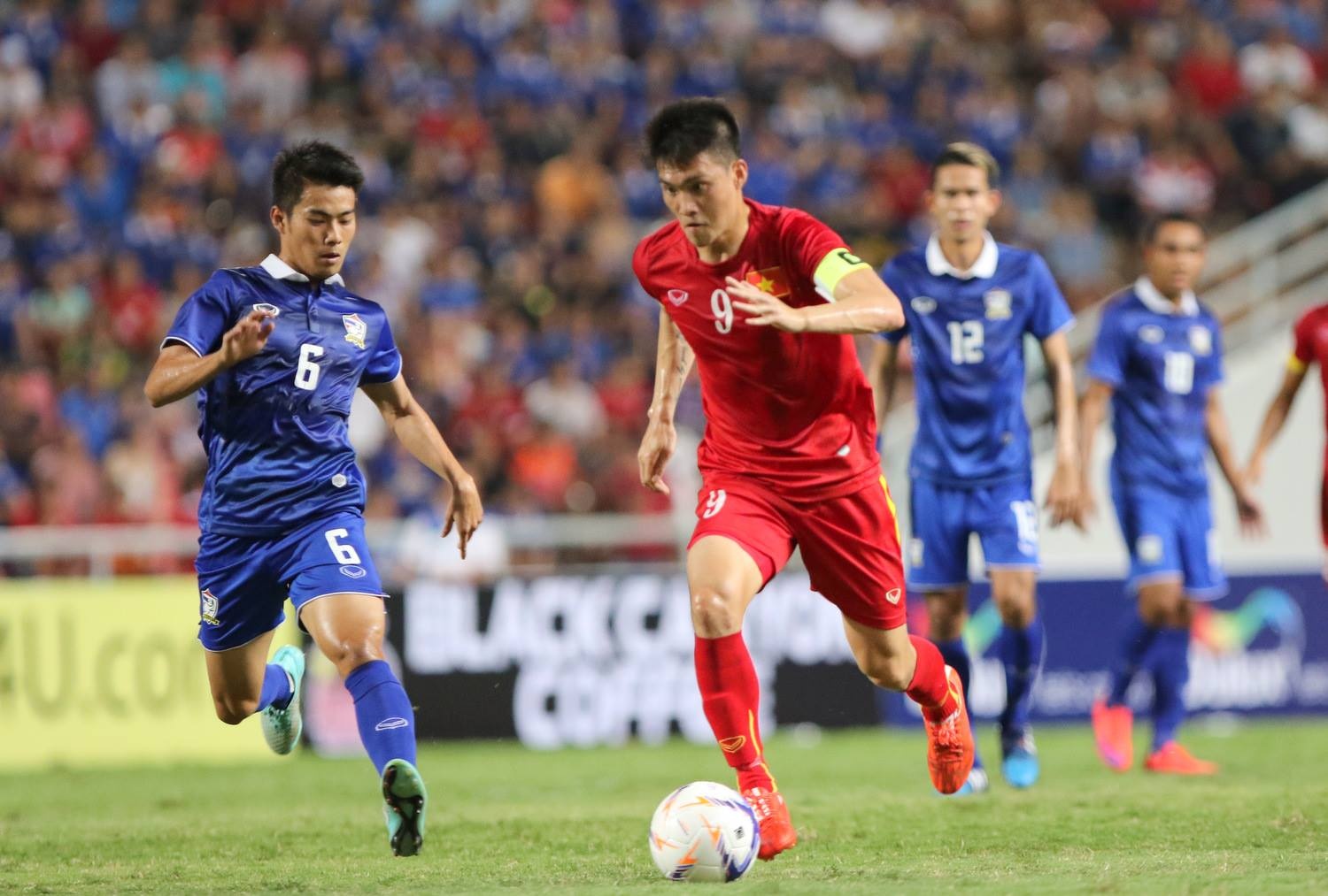 Tong hop tran dau: Thai Lan 1-0 Viet Nam hinh anh