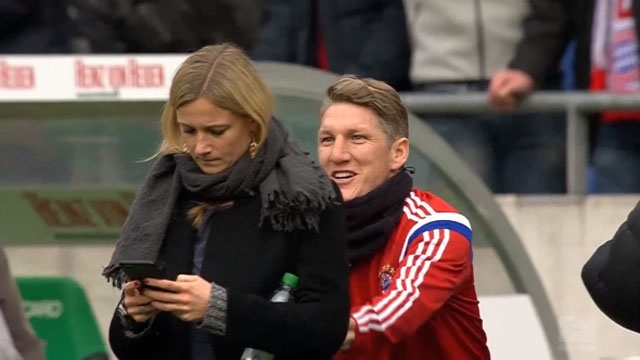 Nhung khoanh khac hai huoc nhat Bundesliga mua qua hinh anh