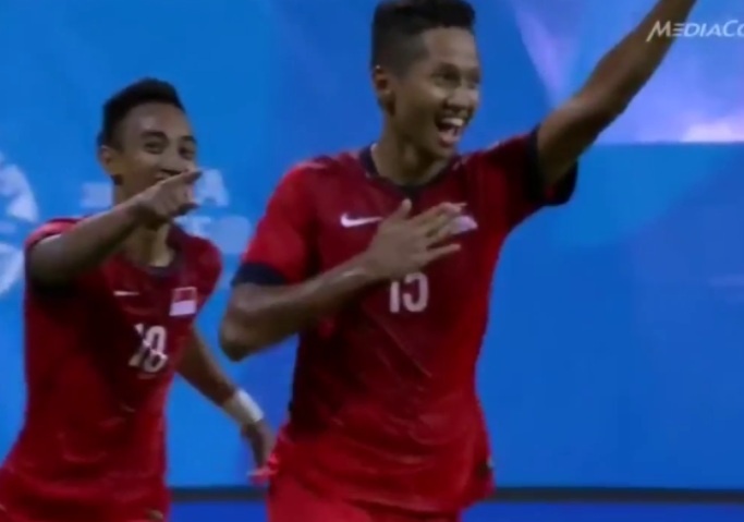 Hai pha bong dang chu y nhat tran Philippines - Singapore hinh anh