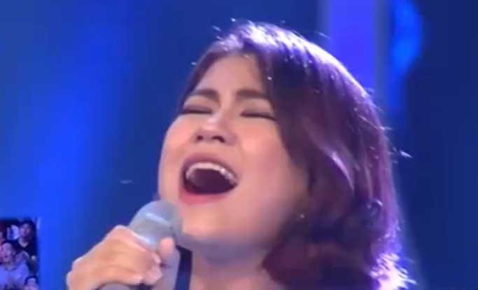 Phan bieu dien soi dong cua Ha Nhi voi 'I'm yours' hinh anh