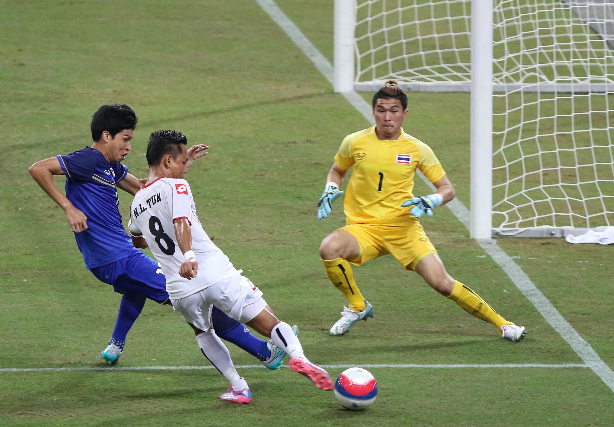 Tong hop tran dau: U23 Thai Lan 3-0 U23 Myanmar hinh anh