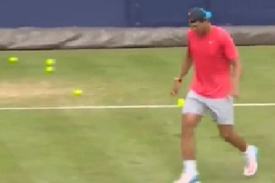 Nadal tro tai tang bong tennis hinh anh