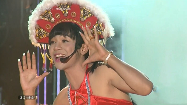 Mai Quoc Viet hoa than thanh 'co thon nu' Trac Y Dinh hinh anh