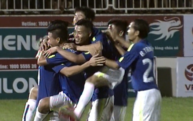 Loat sut 11 m cua Hoang Anh Gia Lai va Cong An Nhan Dan hinh anh