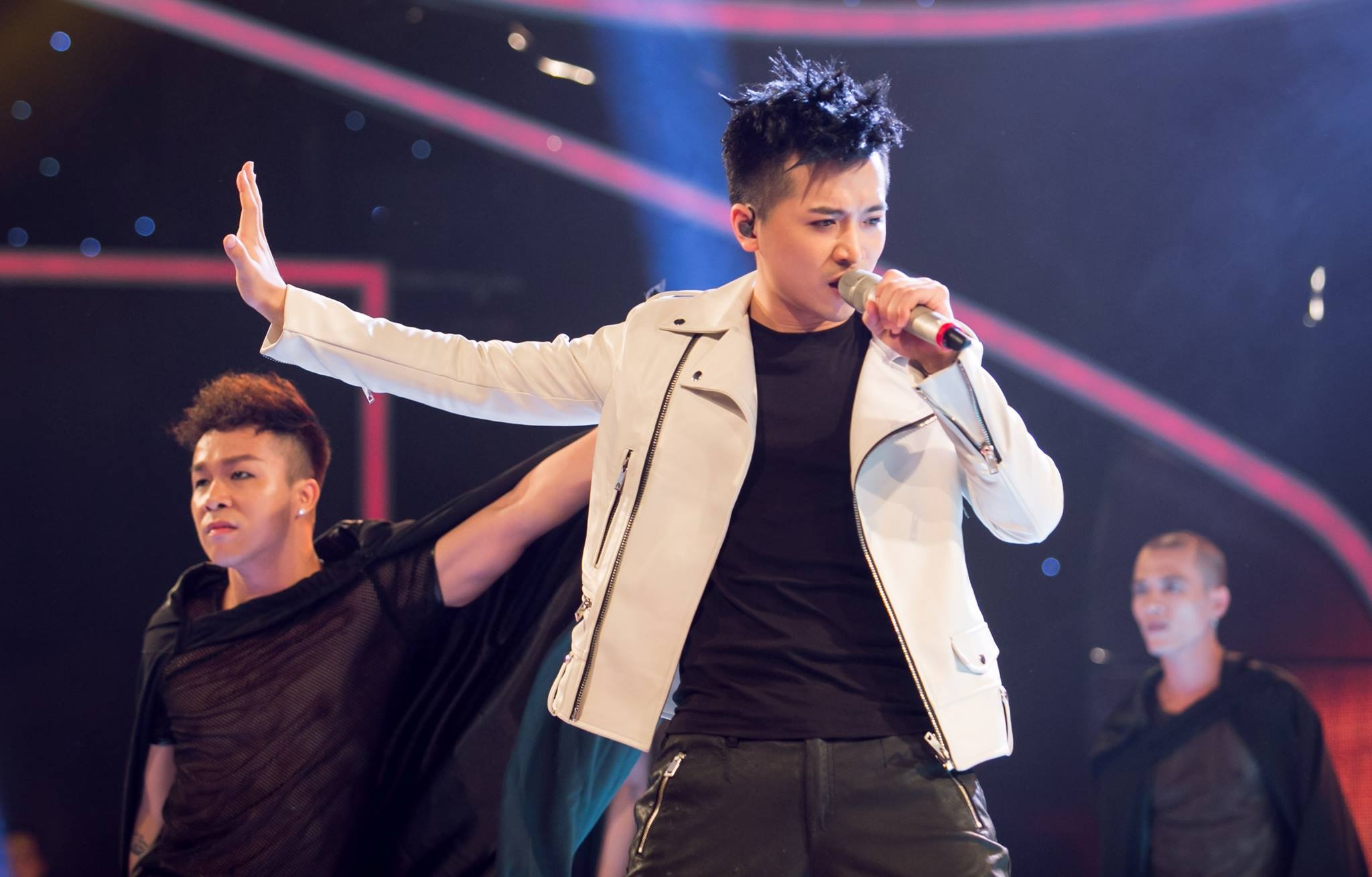 Minh Quan trong ca khuc 'Vut bay' hinh anh