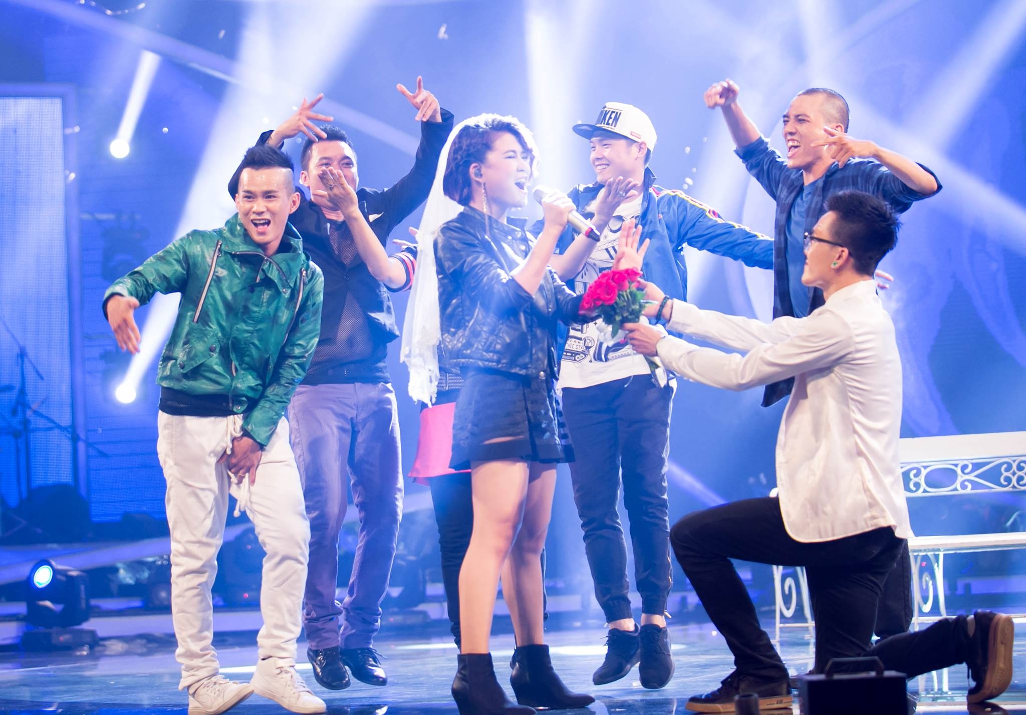 Ha Nhi voi ca khuc 'Yeu' hinh anh