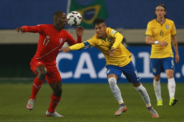 Top 5 pha xu ly ngau hung tai Copa America 2015 hinh anh