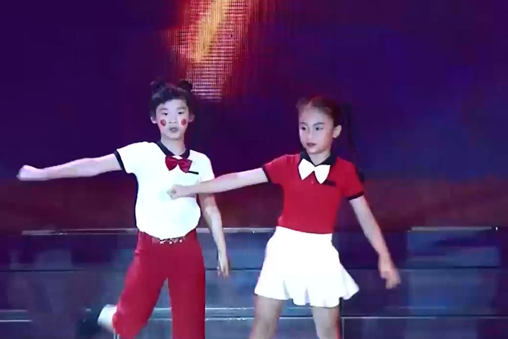 Phan bieu dien cua hai be Ha My - Nhu Minh hinh anh