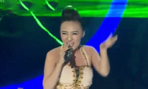 Nhat Thuy trong ca khuc 'Bay' cua Thu Minh hinh anh