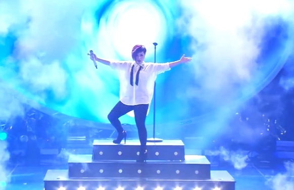 Van Quynh chay het minh voi ca khuc 'So' hinh anh