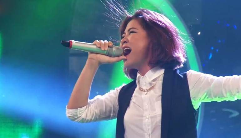 Ha Nhi the hien ca khuc 'Yen binh' hinh anh