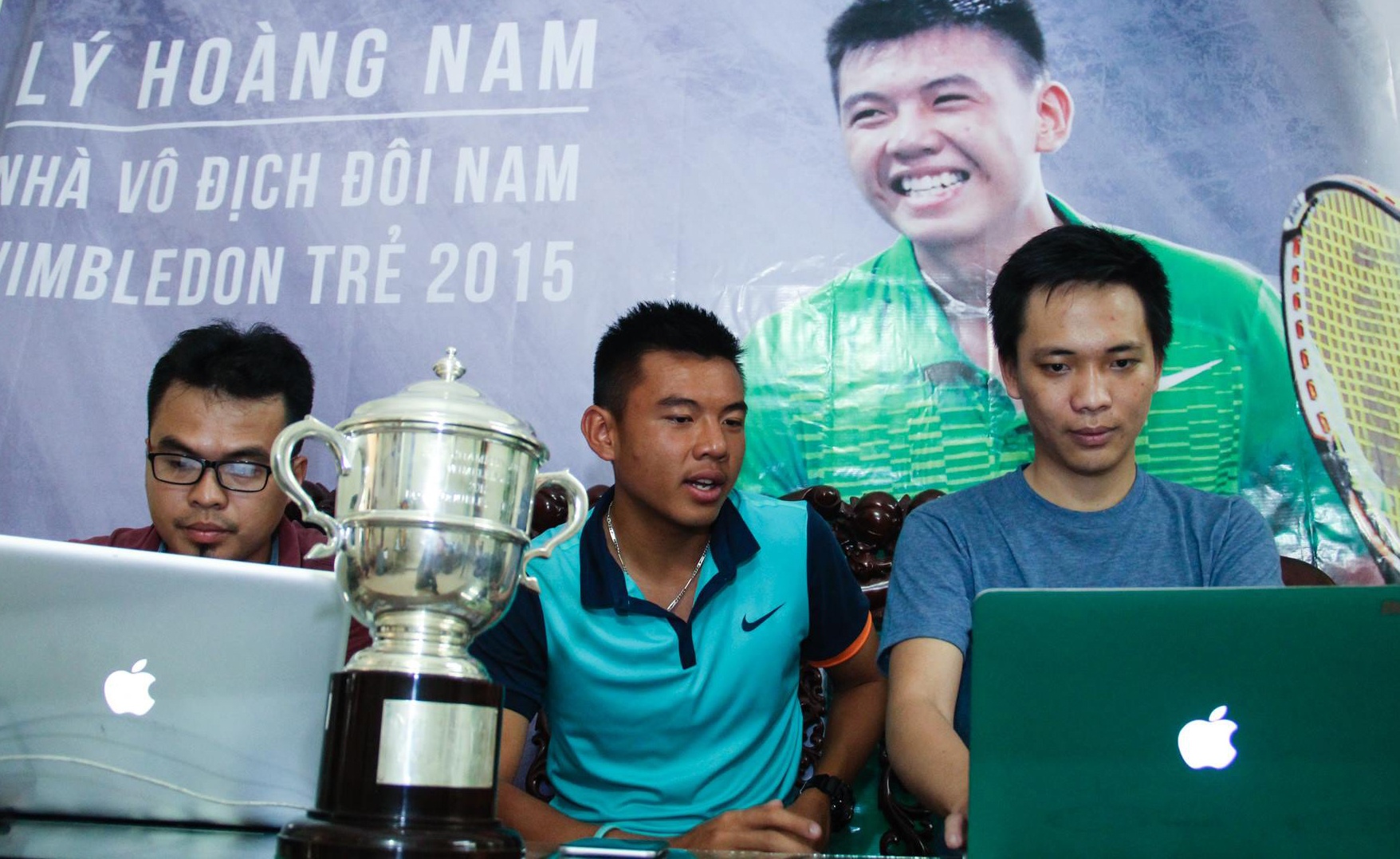 Khong khi buoi phong van truc tuyen Ly Hoang Nam hinh anh