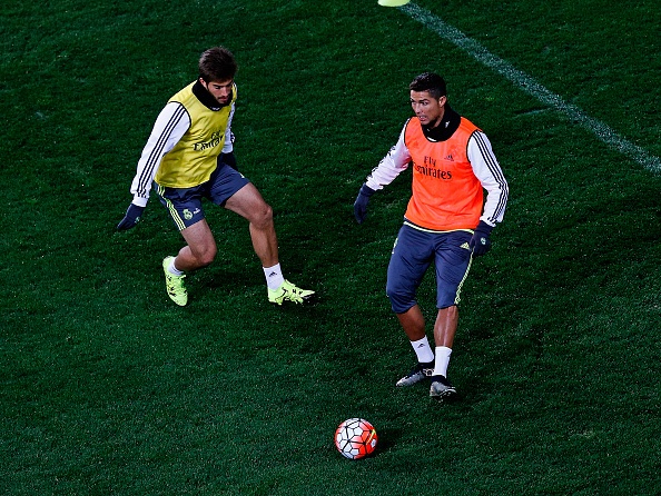 Dan sao Real dua nhau tro tai ky thuat hinh anh