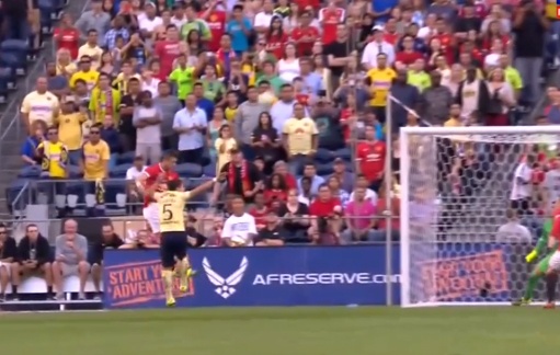 Tan binh M.U lap cong tu pha danh dau cuc kho hinh anh