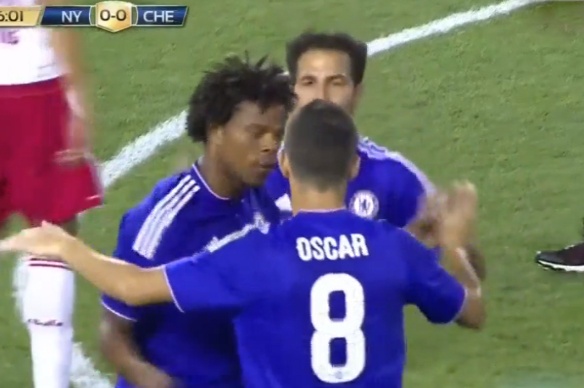 Loic Remy lap cong tu duong chuyen cua Oscar hinh anh
